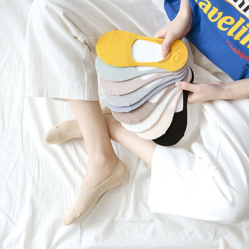 ถุงเท้าเรือสตรีสีทึบพร้อมถุงเท้ากลวงตื้น ถุงเท้าเรือสตรีสีทึบพร้อมถุงเท้ากลวงตื้น