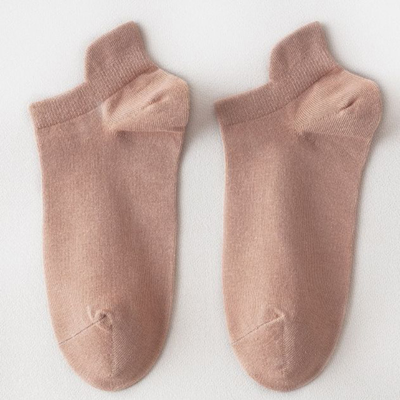 ถุงเท้าสั้น ๆ ของผู้ชายที่มีส้นปลอม ถุงเท้าสั้น ๆ ของผู้ชายที่มีส้นปลอม