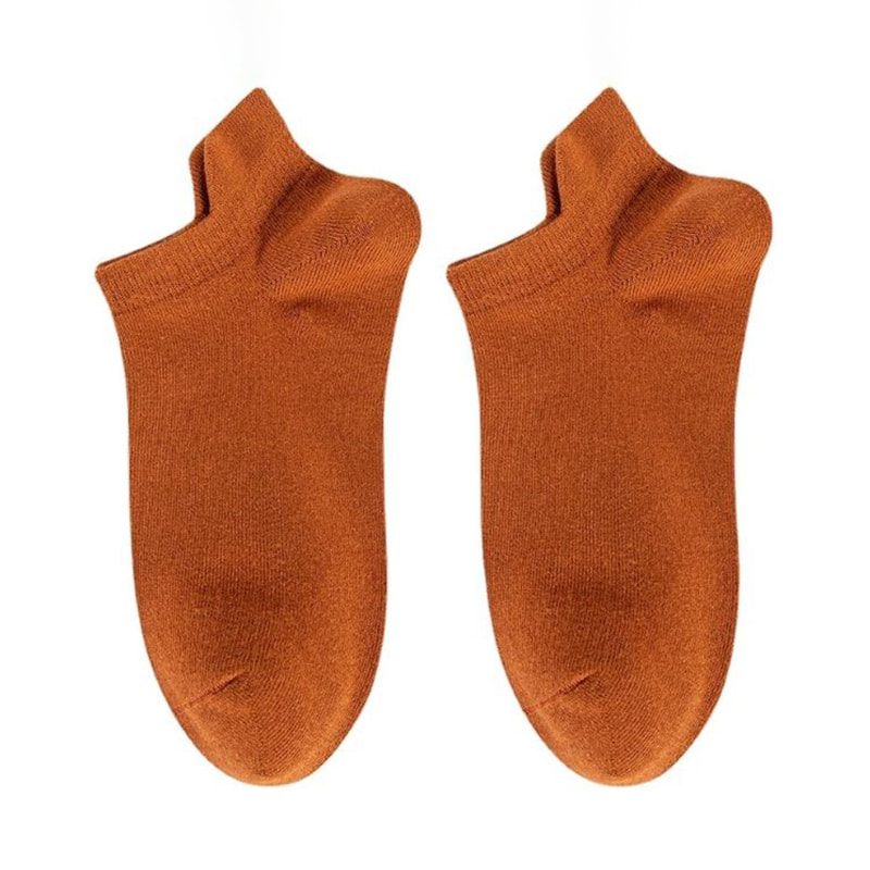 ถุงเท้าสั้น ๆ ของผู้ชายที่มีส้นปลอม ถุงเท้าสั้น ๆ ของผู้ชายที่มีส้นปลอม