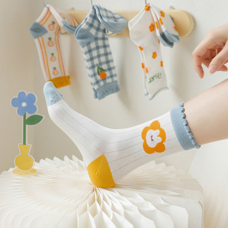 ถุงเท้าท่อกลางสำหรับเด็กเทรนด์ถุงเท้าการ์ตูนญี่ปุ่นเวอร์ชั่นเกาหลีถุงเท้าของผู้หญิงบางฤดูกาล ถุงเท้าท่อกลางสำหรับเด็กเทรนด์ถุงเท้าการ์ตูนญี่ปุ่นเวอร์ชั่นเกาหลีถุงเท้าของผู้หญิงบางฤดูกาล