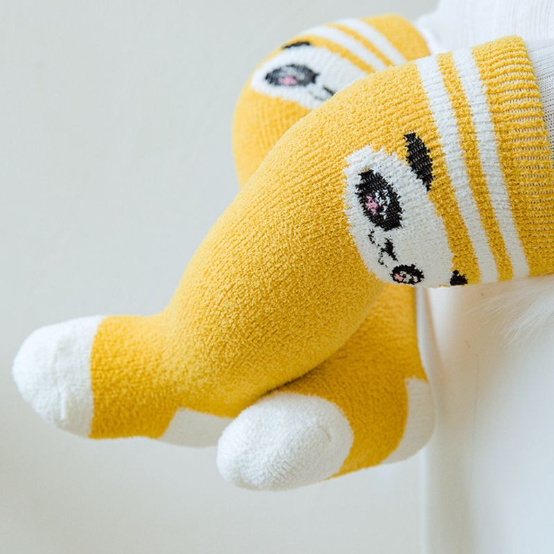 ถุงเท้ายาวทารกในสต็อกฤดูใบไม้ร่วงและฤดูหนาวหนาปะการังกำมะหยี่ชายและหญิงถุงเท้าเข่าเด็กทารกแรกเกิดถุงเท้ายาว